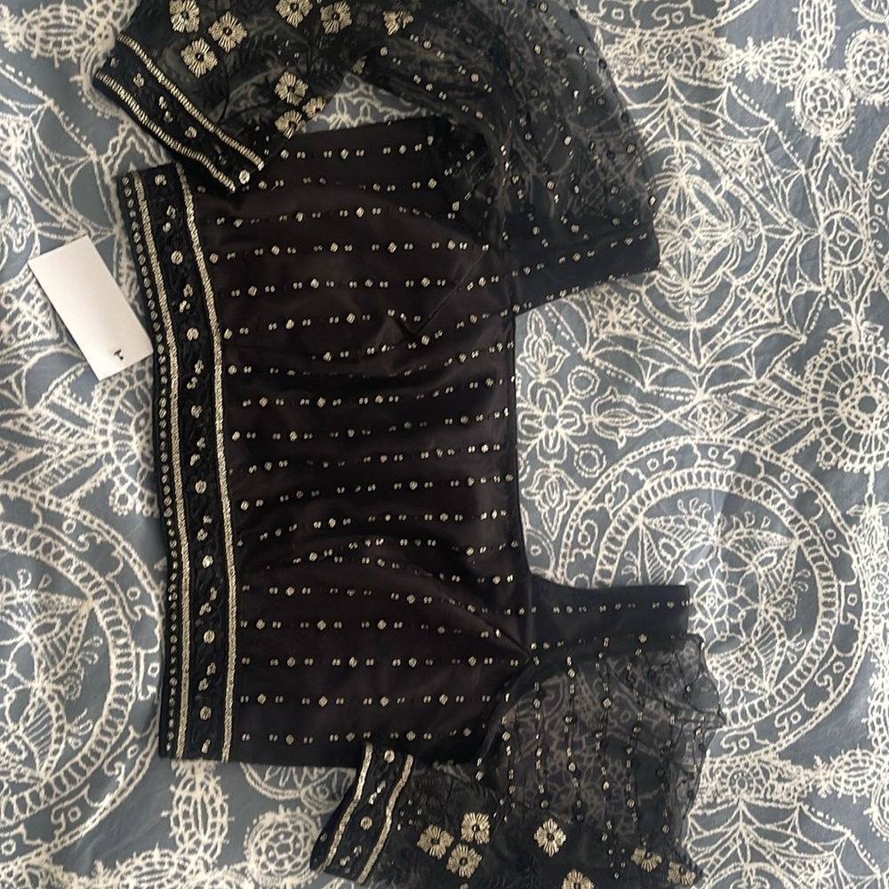 Cropped Blouse with embroidery